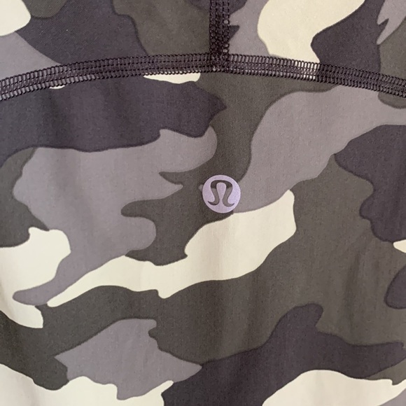 Lululemon UVP Run Short Sleeve Camo Top - Picture 7 of 8